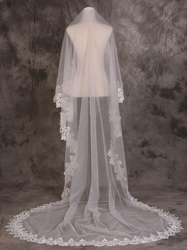 One-tier Ivory Cathedral Bridal Veils with Applique