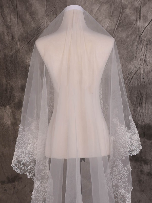 One-tier Ivory Cathedral Bridal Veils with Lace