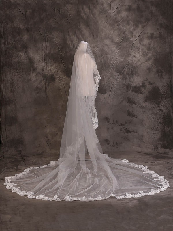 One-tier Ivory Cathedral Bridal Veils with Applique